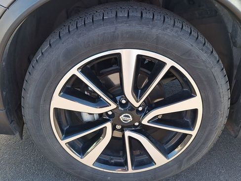 Used 2019 Nissan Rogue SL w/ Premium Package image 31