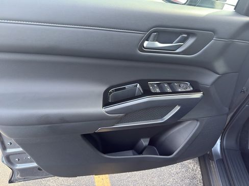 New 2026 Nissan Pathfinder SL image 13