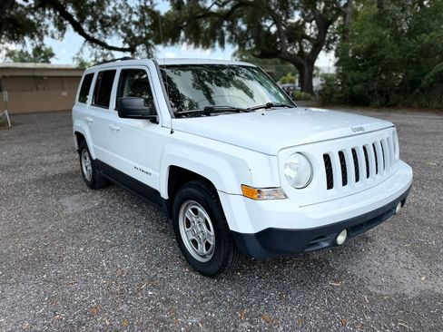 Used 2015 Jeep Patriot Sport w/ Power Value Group FWD image 3
