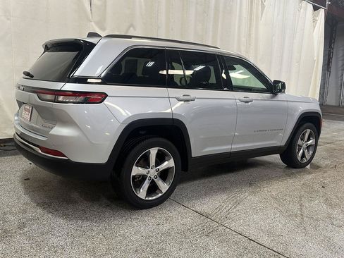 Certified 2022 Jeep Grand Cherokee Limited w/ Trailer Tow Prep Group (B) AWD/4WD image 5