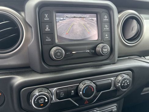Certified 2022 Jeep Wrangler Sport AWD/4WD image 21