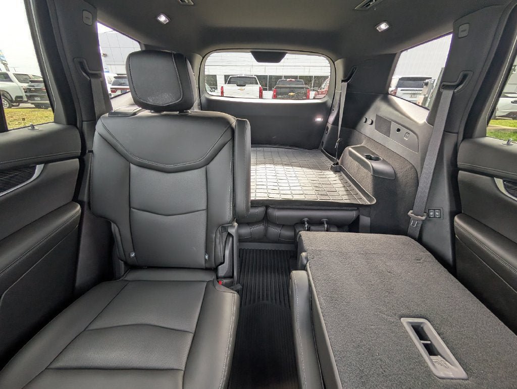 Used 2024 Cadillac XT6 Premium Luxury w/ LPO, Floor Liner Package AWD/4WD image 28