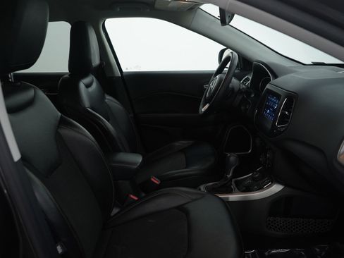 Used 2018 Jeep Compass Latitude w/ Popular Equipment Group image 11