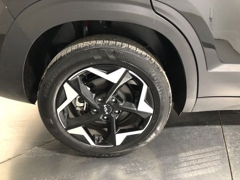 New 2025 Kia Seltos EX image 14