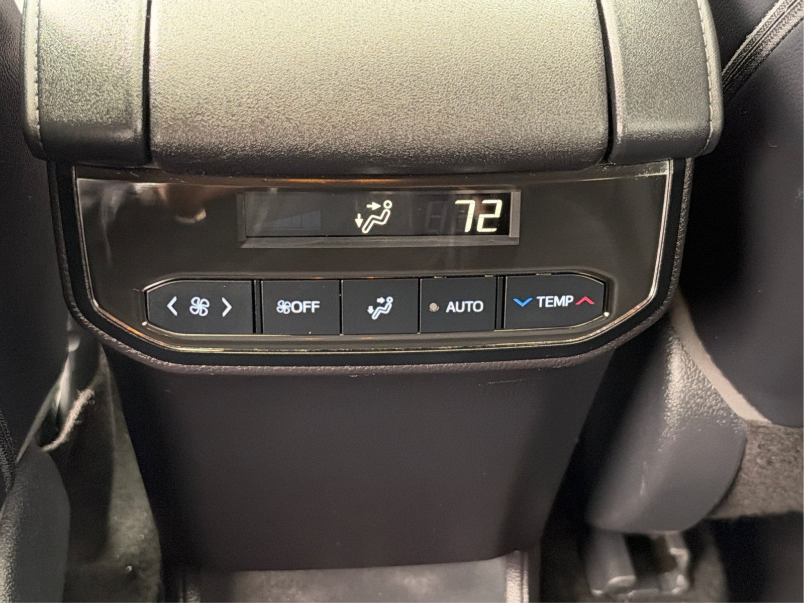 Used 2021 Toyota Highlander XLE AWD/4WD image 49