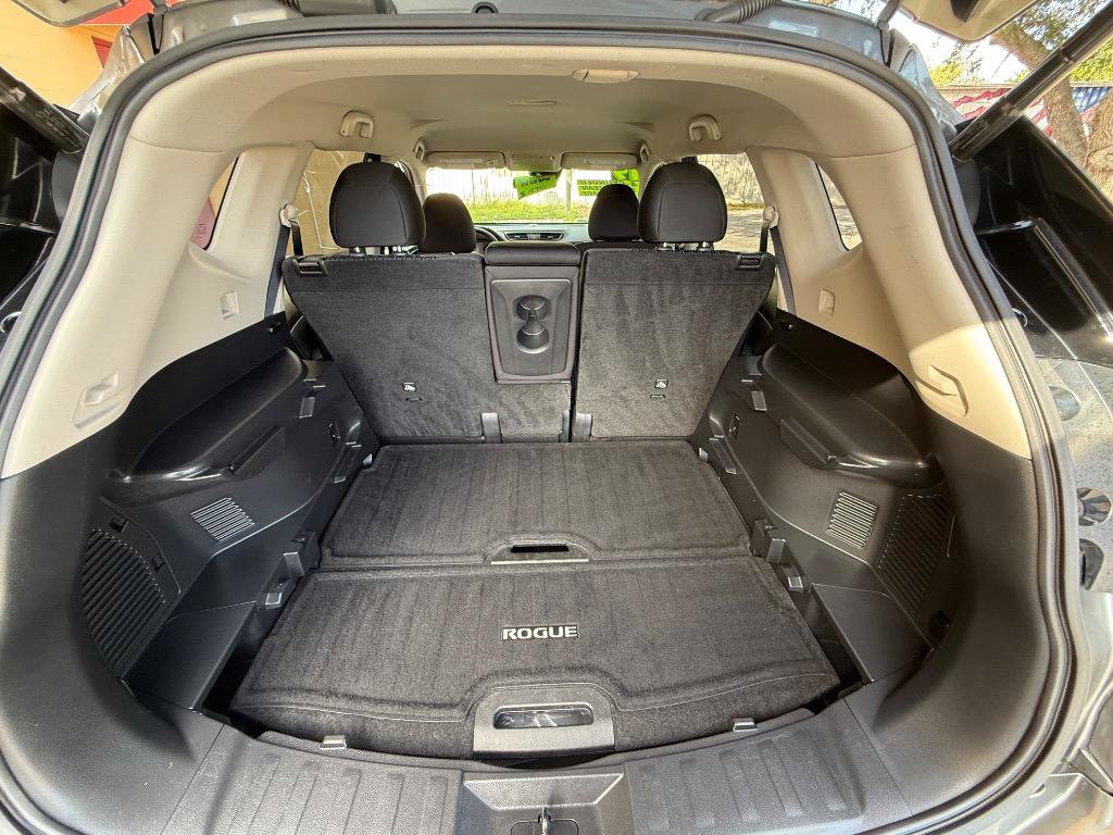 Used 2019 Nissan Rogue SV FWD image 17