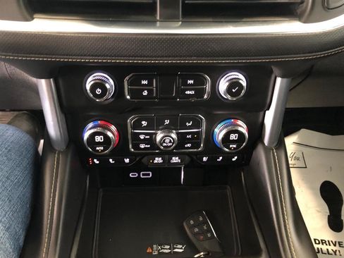 Used 2022 GMC Yukon SLT AWD/4WD image 25
