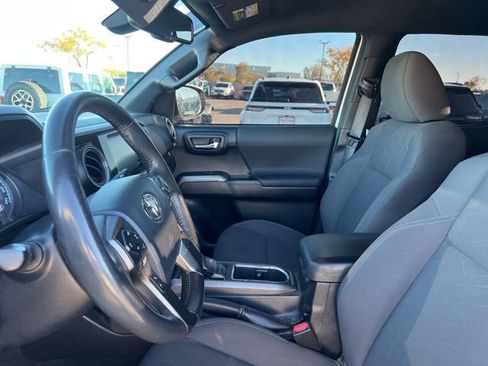 Used 2019 Toyota Tacoma TRD Off-Road image 24
