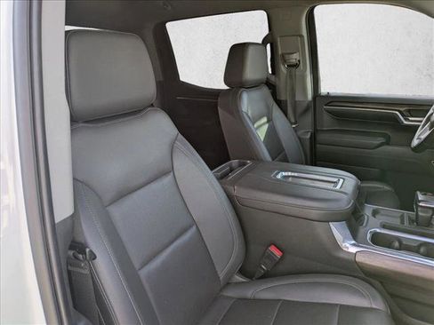 Used 2022 GMC Sierra 1500 SLT AWD/4WD image 17