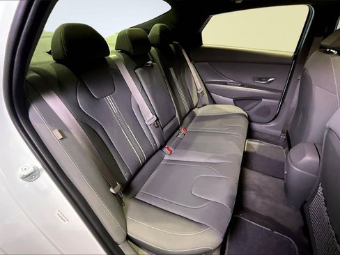 Used 2025 Hyundai Elantra SEL image 24