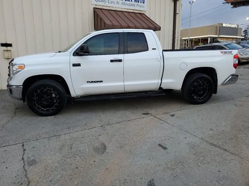 Used 2016 Toyota Tundra SR5 image 6