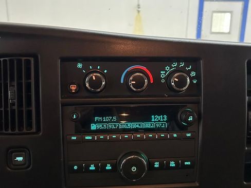 Used 2022 Chevrolet Express 3500 LS RWD image 27