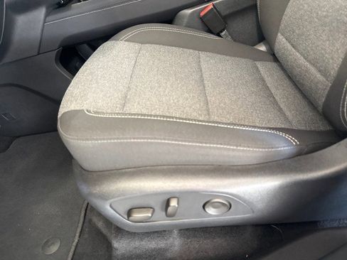 Used 2025 GMC Acadia Elevation image 16