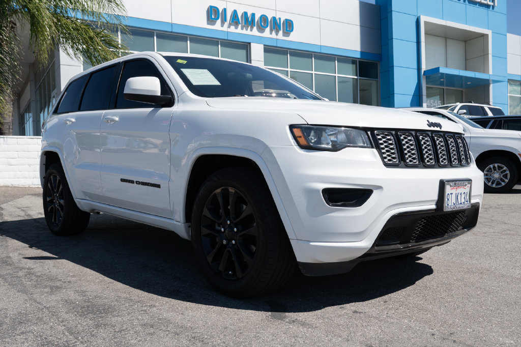 Used 2021 Jeep Grand Cherokee Laredo X RWD image 1