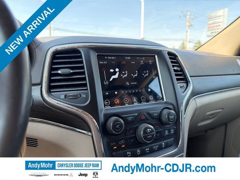 Used 2017 Jeep Grand Cherokee Overland AWD/4WD image 28