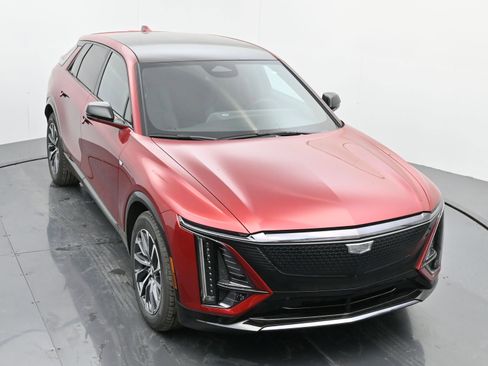 New 2025 Cadillac Lyriq Sport image 30