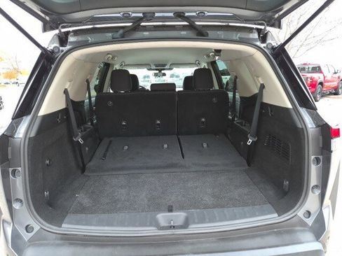 Used 2022 Nissan Pathfinder SV image 10