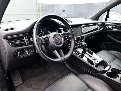 Certified 2024 Porsche Macan AWD/4WD image 4