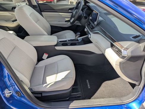 Used 2025 Nissan Altima 2.5 SV image 25