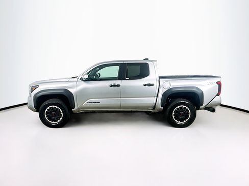 Used 2024 Toyota Tacoma TRD Off-Road AWD/4WD image 4