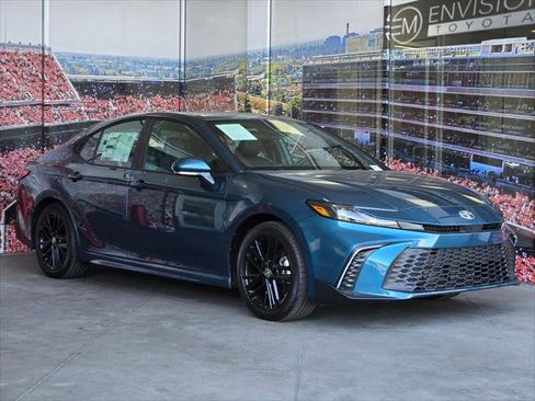 Used 2026 Toyota Camry SE FWD image 1