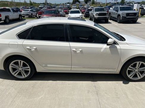 Used 2013 Volkswagen Passat TDI SE FWD image 2