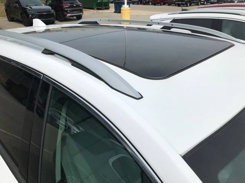 Used 2024 GMC Terrain SLT w/ LPO, Floor Liner Package AWD/4WD image 9