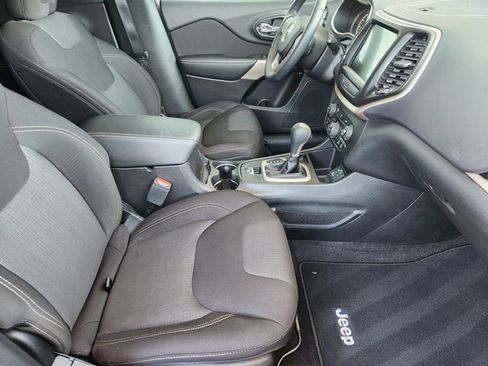 Used 2017 Jeep Cherokee Latitude w/ Comfort/Convenience Group image 13