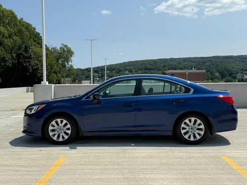 Used 2016 Subaru Legacy 2.5i Premium w/ Popular Package #2 AWD/4WD image 2