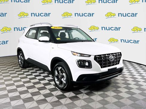 Certified 2025 Hyundai Venue SEL FWD image 1