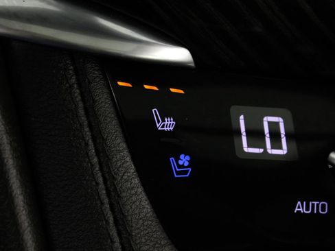 Used 2023 Cadillac XT6 Premium Luxury FWD image 25