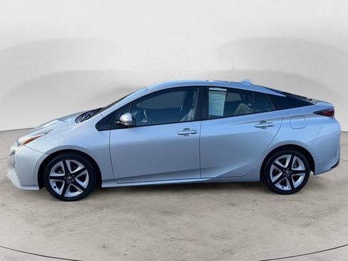 Used 2018 Toyota Prius Four Touring image 2