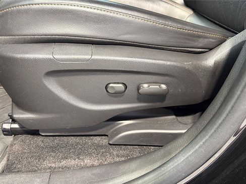 Used 2020 Chevrolet Trax LT w/ LT Convenience Package FWD image 19