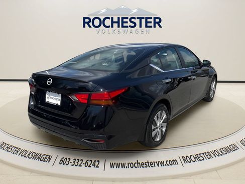 Used 2024 Nissan Altima 2.5 S FWD image 6
