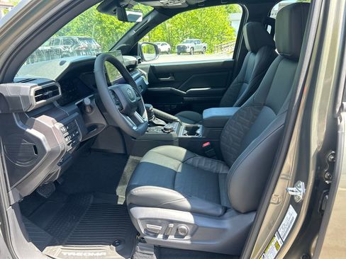 New 2026 Toyota Tacoma TRD Off-Road AWD/4WD image 17