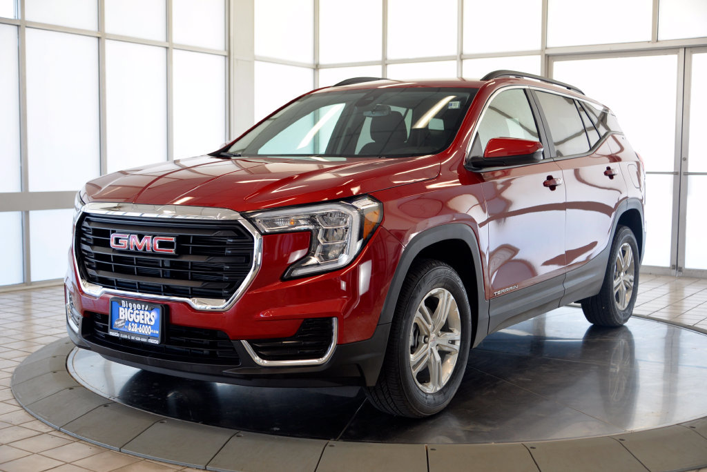Used 2024 GMC Terrain SLE w/ Driver Convenience Package AWD/4WD image 4