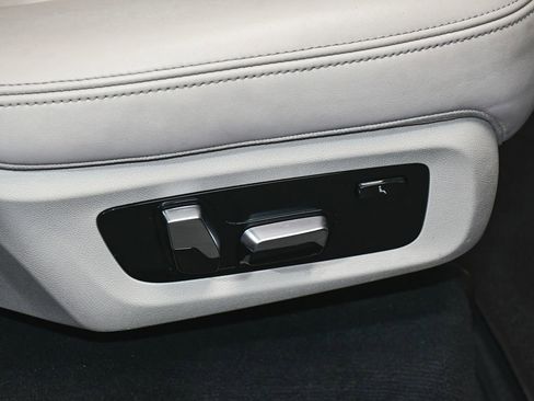 Used 2020 BMW X7 M50i AWD/4WD image 59