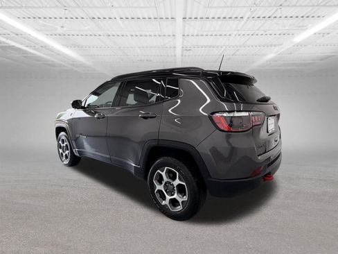 Used 2022 Jeep Compass Trailhawk w/ Trailhawk Convenience Group AWD/4WD image 3