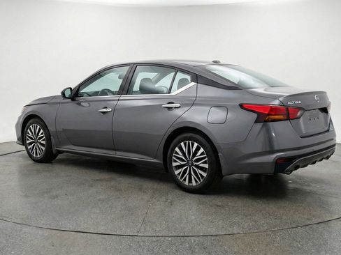 Used 2025 Nissan Altima 2.5 SV image 6