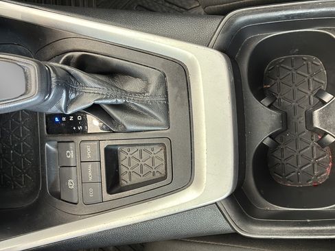 Used 2021 Toyota RAV4 XLE FWD image 32