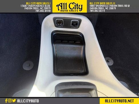 Used 2020 Chrysler Voyager Lxi FWD image 19
