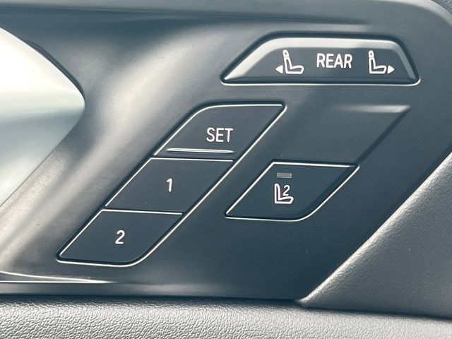 Used 2025 BMW X7 xDrive40i AWD/4WD image 19