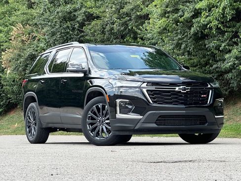 Used 2023 Chevrolet Traverse RS AWD/4WD image 2