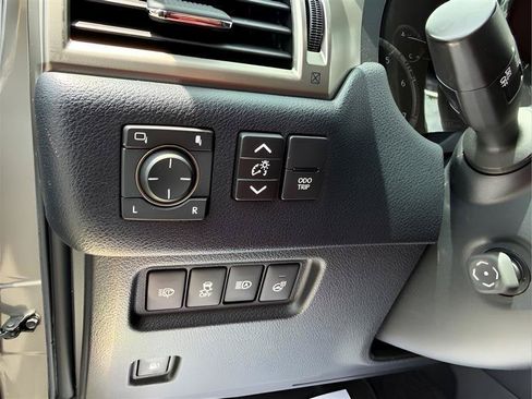 Used 2021 Lexus GX 460 Premium w/ Premium Package AWD/4WD image 25