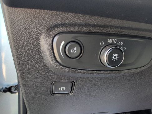 Used 2024 GMC Terrain SLE image 20