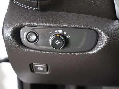 Used 2025 Chevrolet Blazer LT FWD image 31