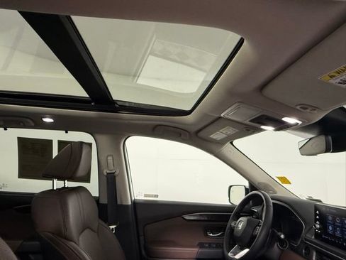 Used 2025 Honda Pilot Elite image 60