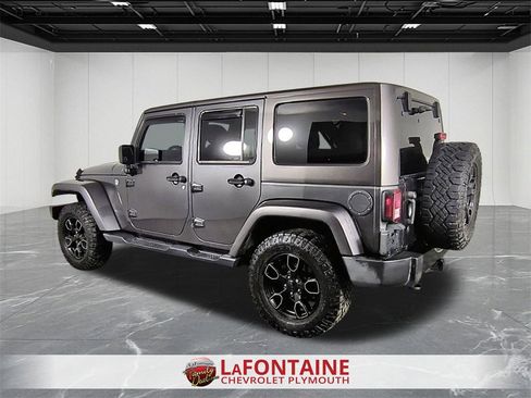 Used 2017 Jeep Wrangler Unlimited Sahara image 6