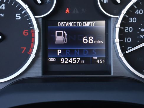 Used 2016 Toyota Tundra SR5 w/ SR5 Upgrade Package image 4