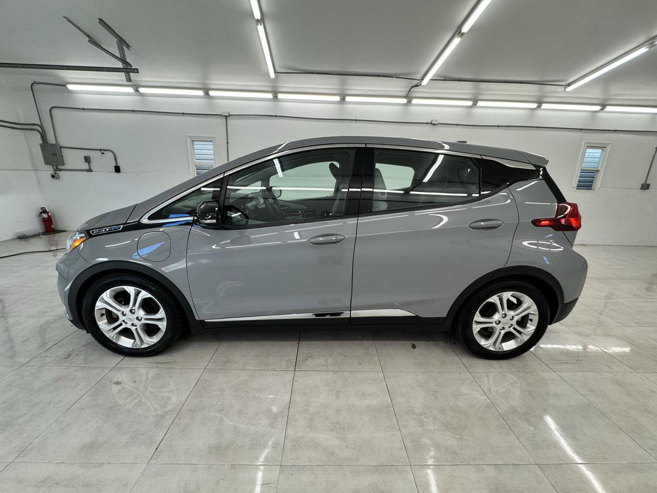 Used 2021 Chevrolet Bolt LT FWD image 9